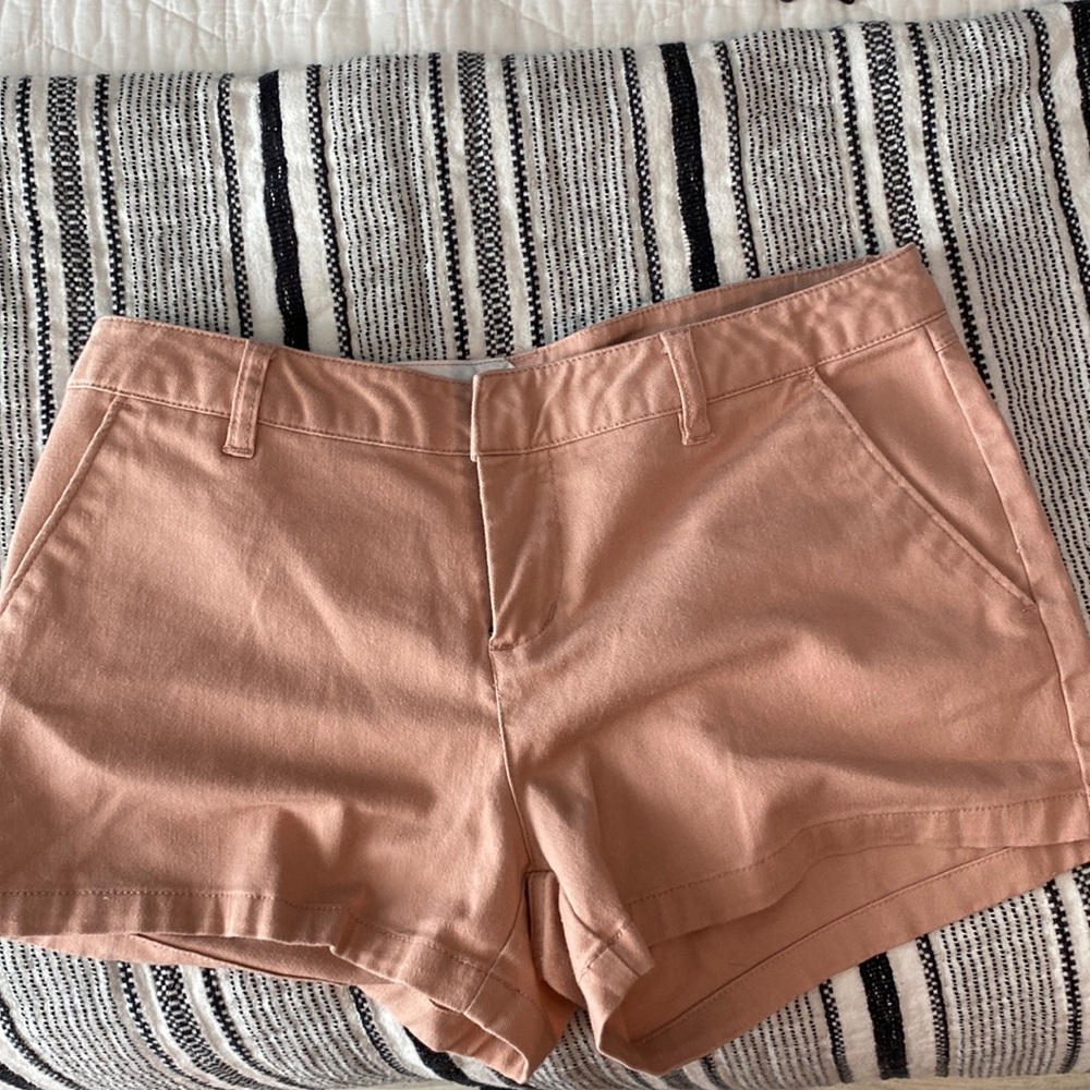 Volcom shorts size 28